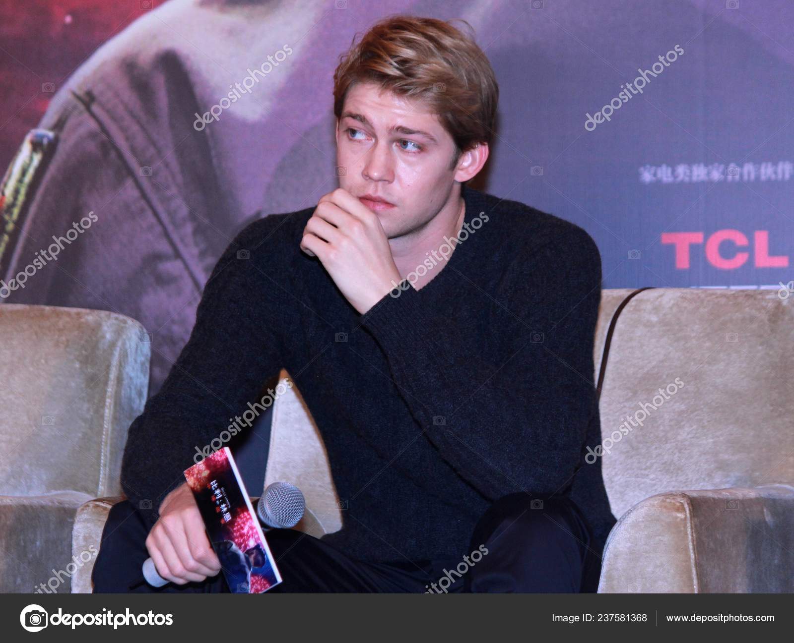 Download British Actor Joe Alwyn Looking Sharp In A Velvet Blazer