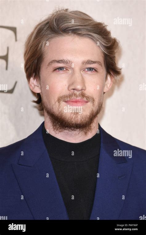 Joe Alwyn Favorite Hi Res Stock Photography And Images Alamy