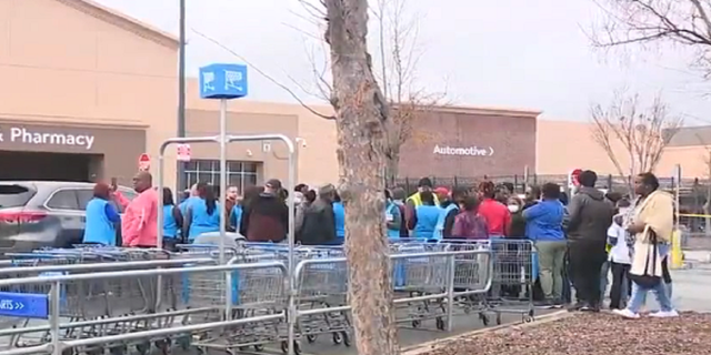 Marietta Walmart Evacuated After Man Pulls Knife On Woman 11Alive Com