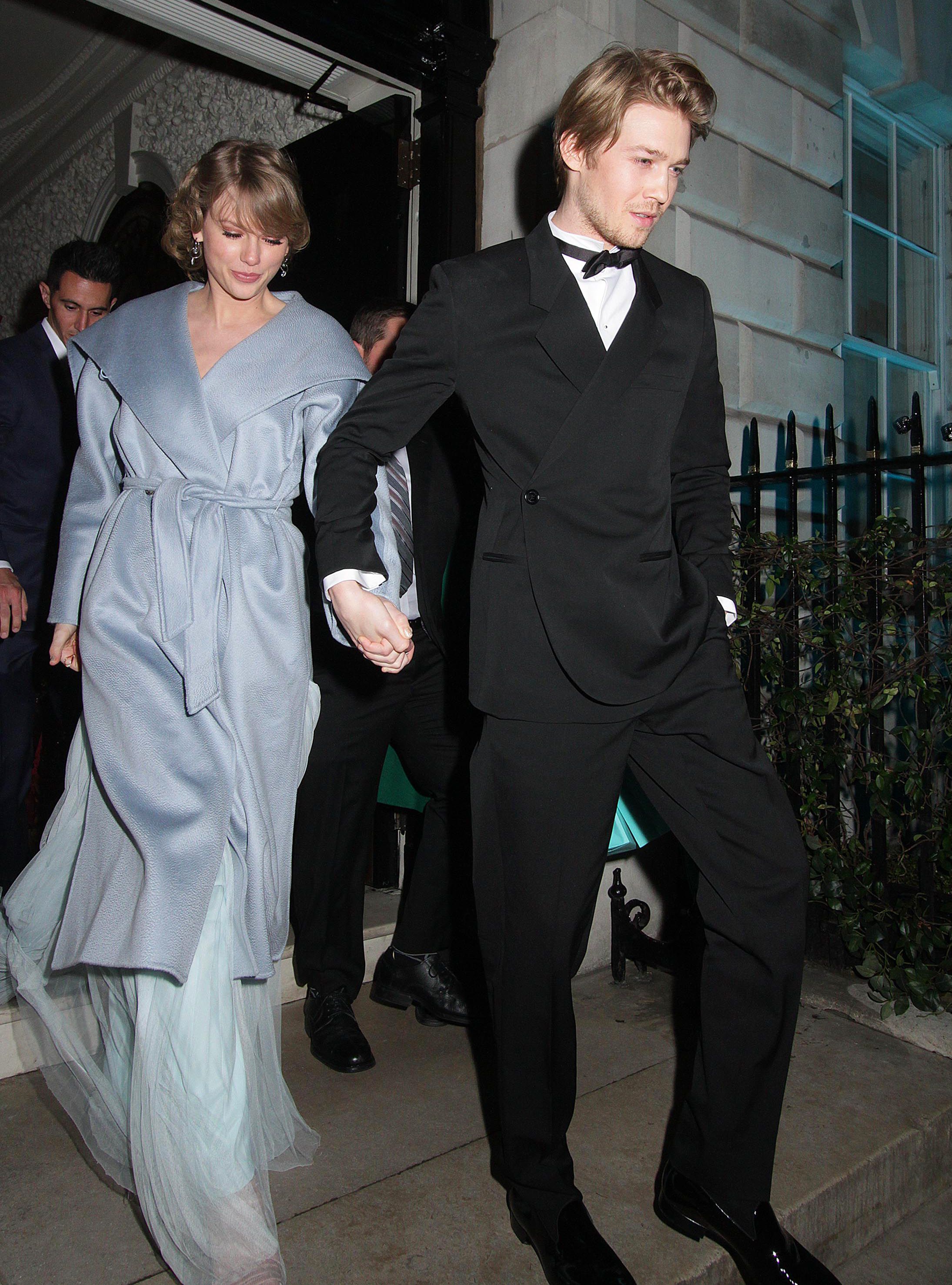 Taylor Swift Amp Joe Alwyn S Rhode Island Photos Prove They Re Still On Stylecaster