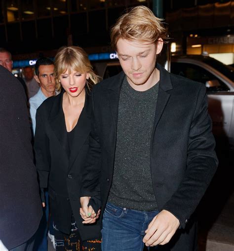 Taylor Swift S Boyfriend Joe Alwyn Made His Instagram Public Joe