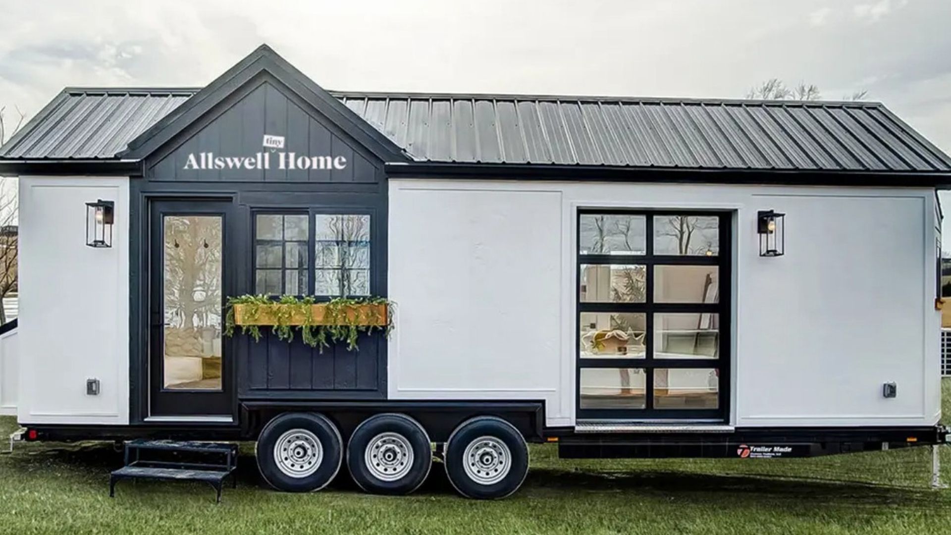 Walmart Is Selling A 950 Tiny Home That Customers Say Is Amp 39 Attractive Amp 39 But Does Come With A Big