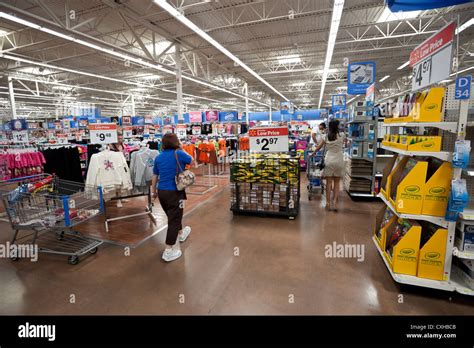 Walmart Store Usa Hi Res Stock Photography And Images Alamy