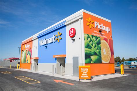 Walmart Takes On Amazon S Grocery Pickups With Automated Kiosks Engadget